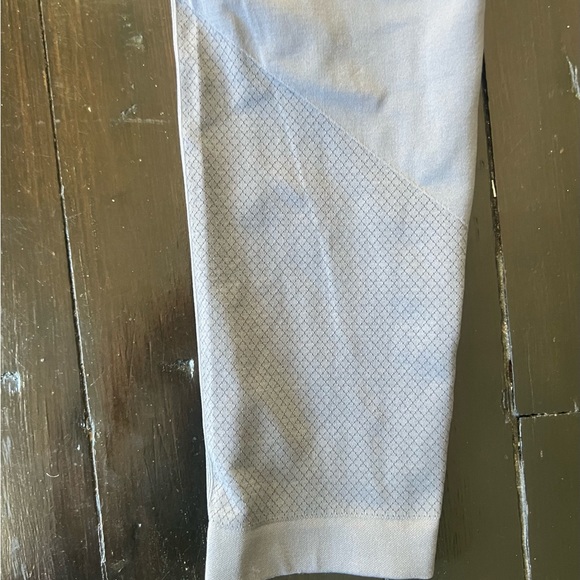 Lululemon Size 6 Gray High Rise Yoga Leggings - Picture 5 of 7